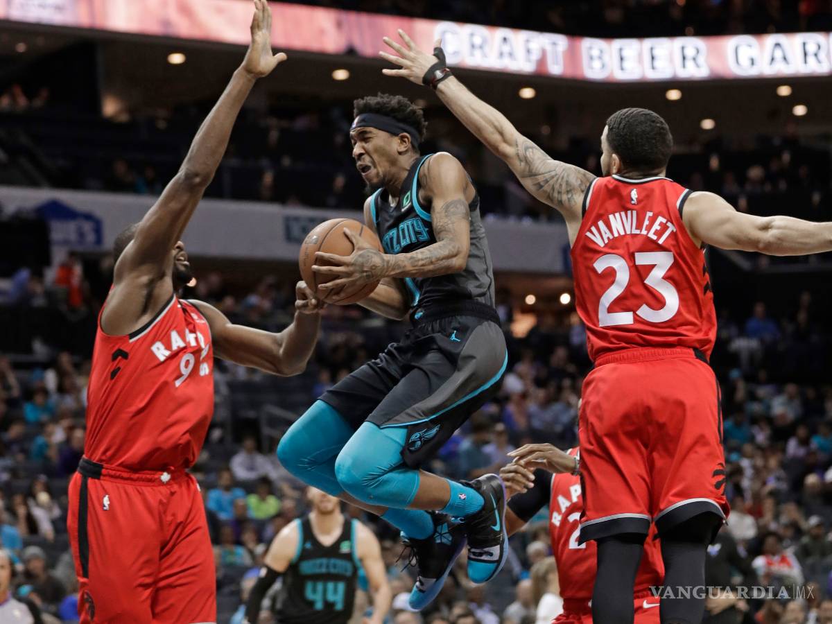 $!Los Hornets le ponen fin a la racha ganadora de los Raptors
