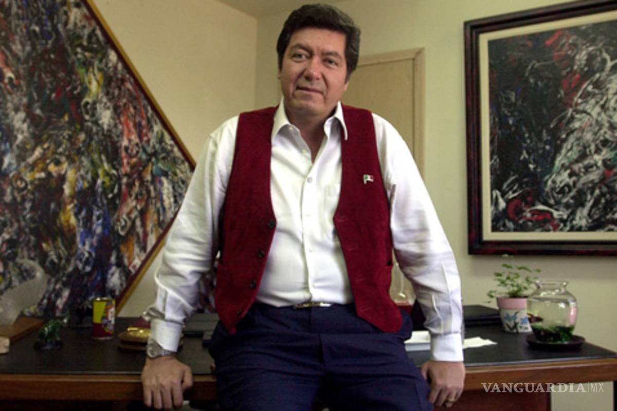 Vinculan a Hank Rhon en asesinato de la novia de su hijo