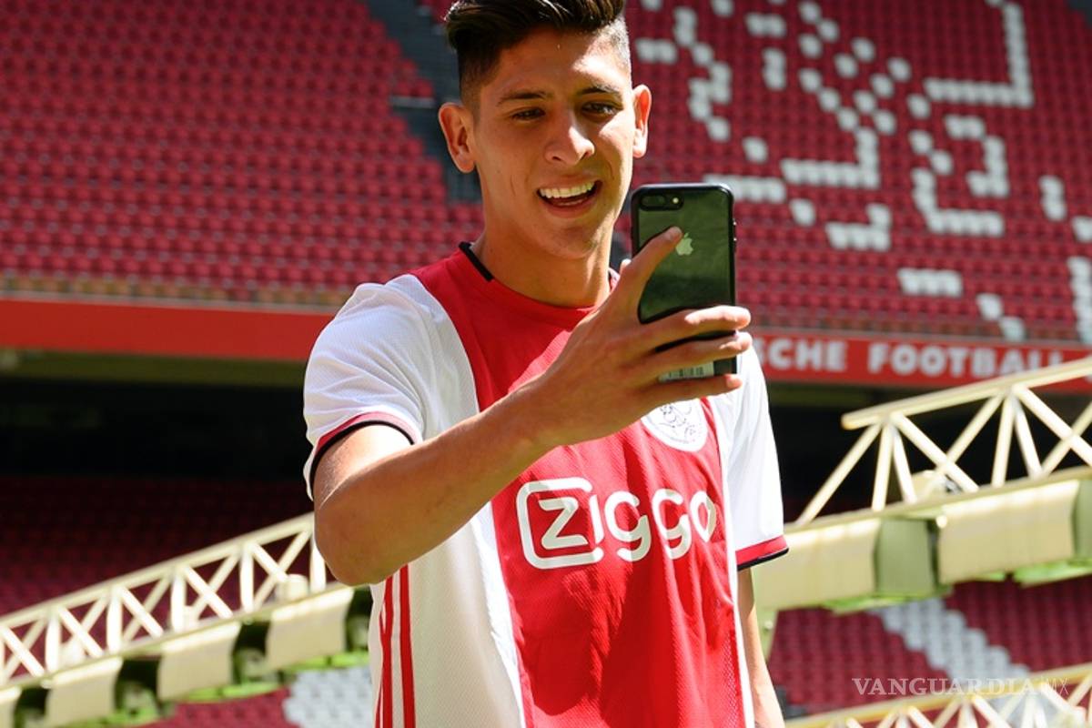 Edson Álvarez firma contrato y es presentado formalmente con el Ajax