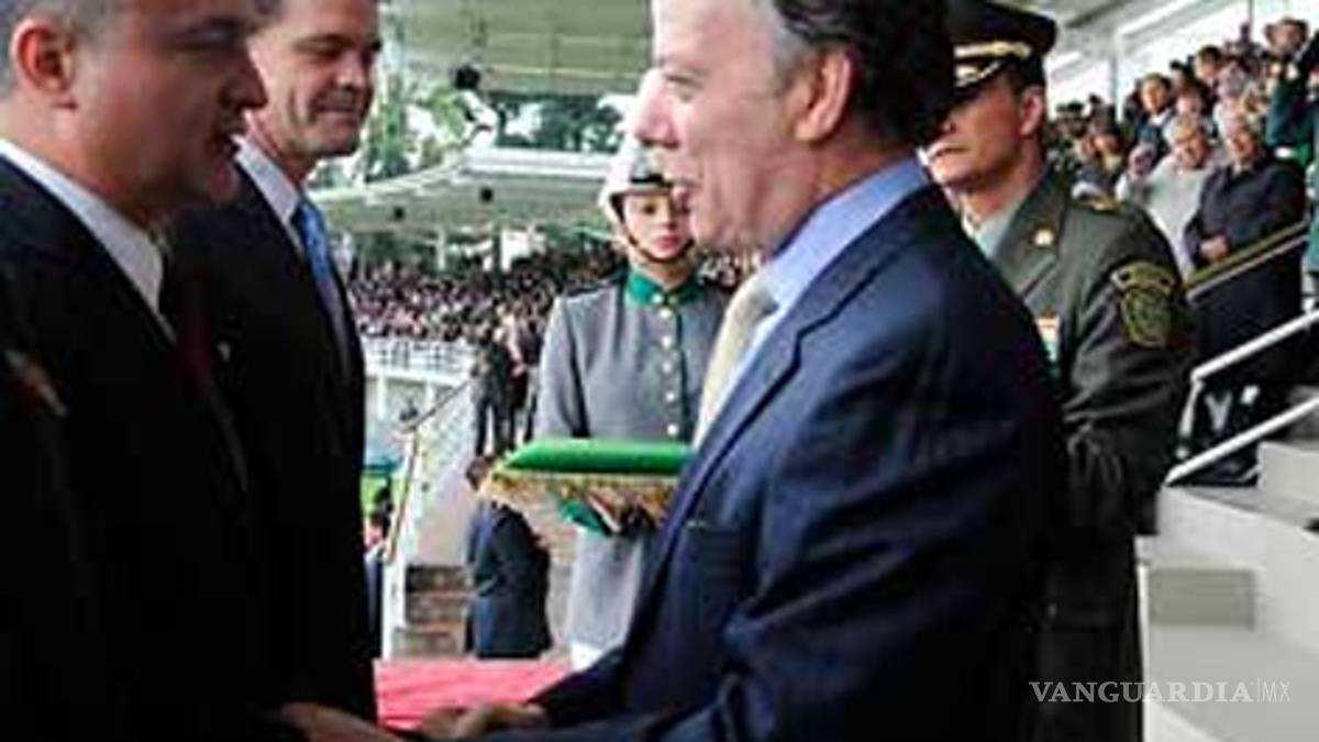 Desecha Permanente permiso a García Luna para portar medalla de Colombia