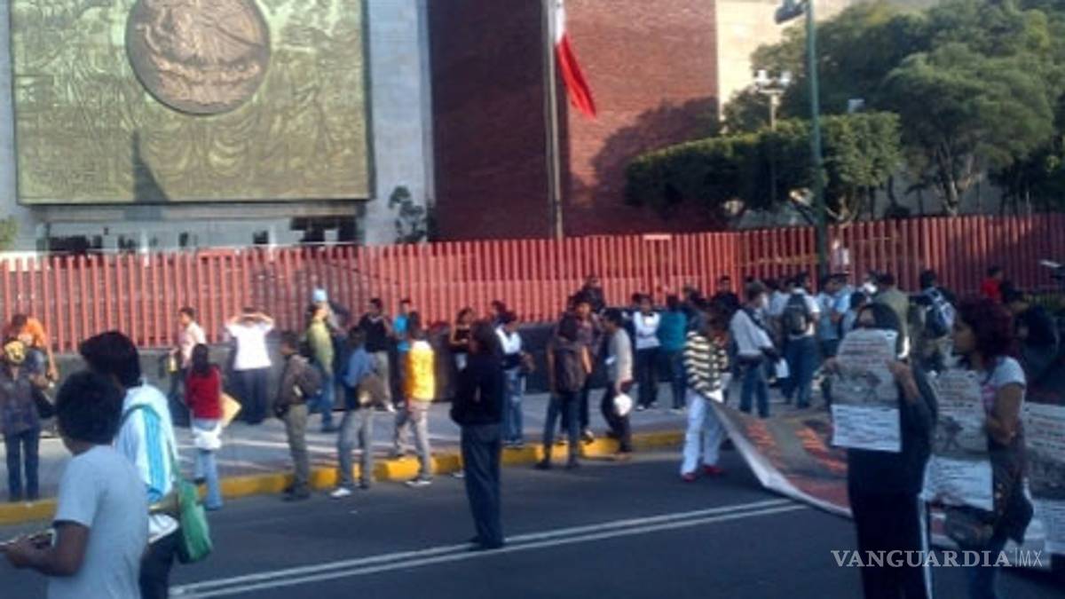 Normalistas piden mediación de legisladores para no ser criminalizados