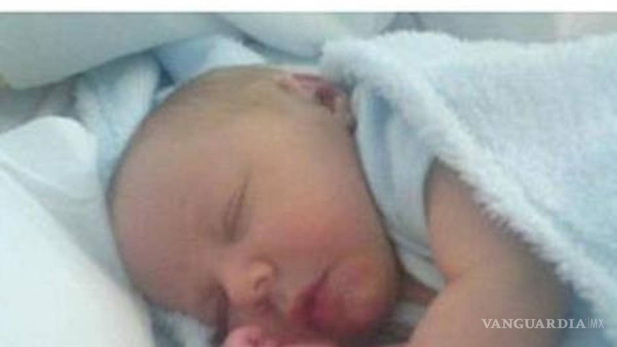 Llaman a su bebé Hashtag, en honor a Twitter