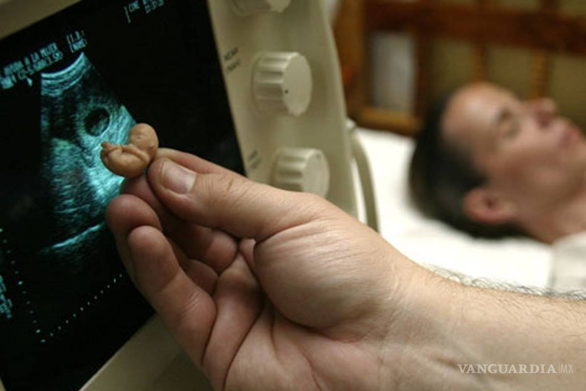 Con un corazón en el útero
