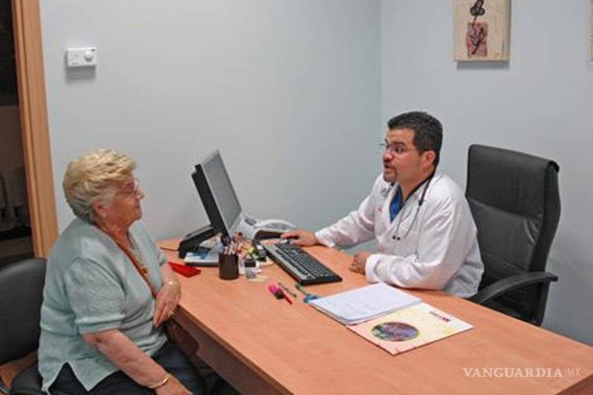 Piden regular consultorios anexos a farmacias