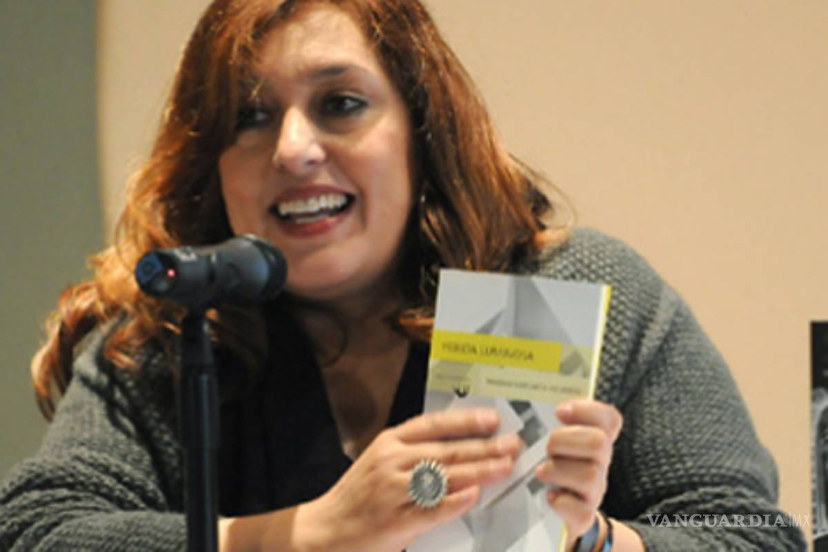 Laura Emilia Pacheco recibe premio en León