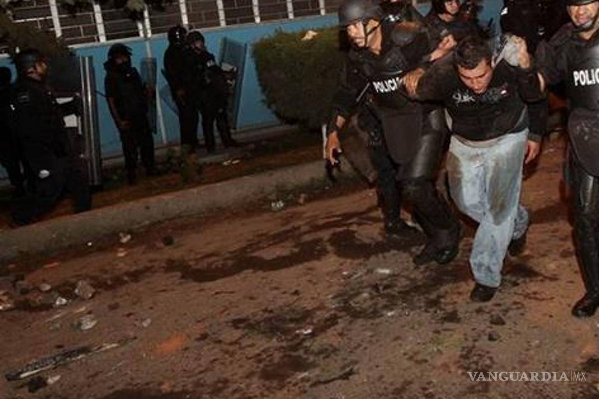 8 normalistas salen libres por falta de pruebas; pagan fianza