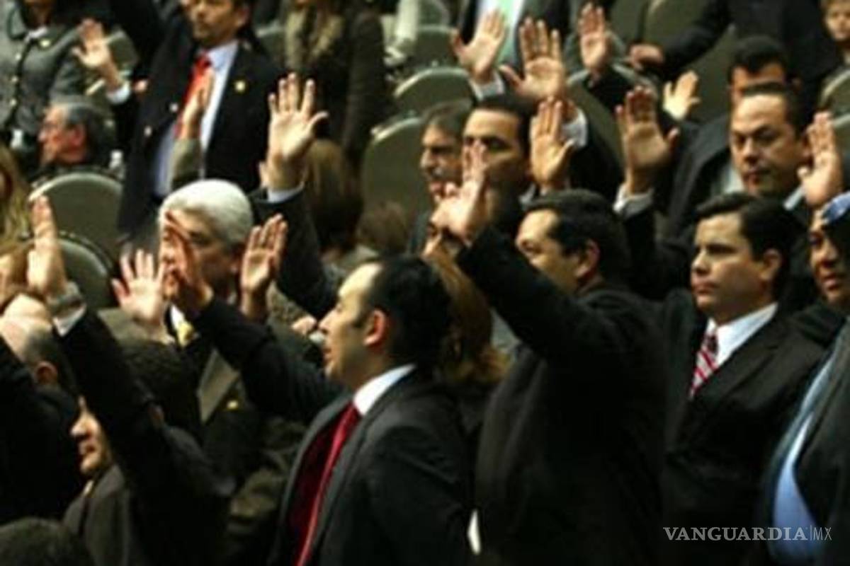 Diputados promueven austeridad, pero se aumentan salario y prestaciones