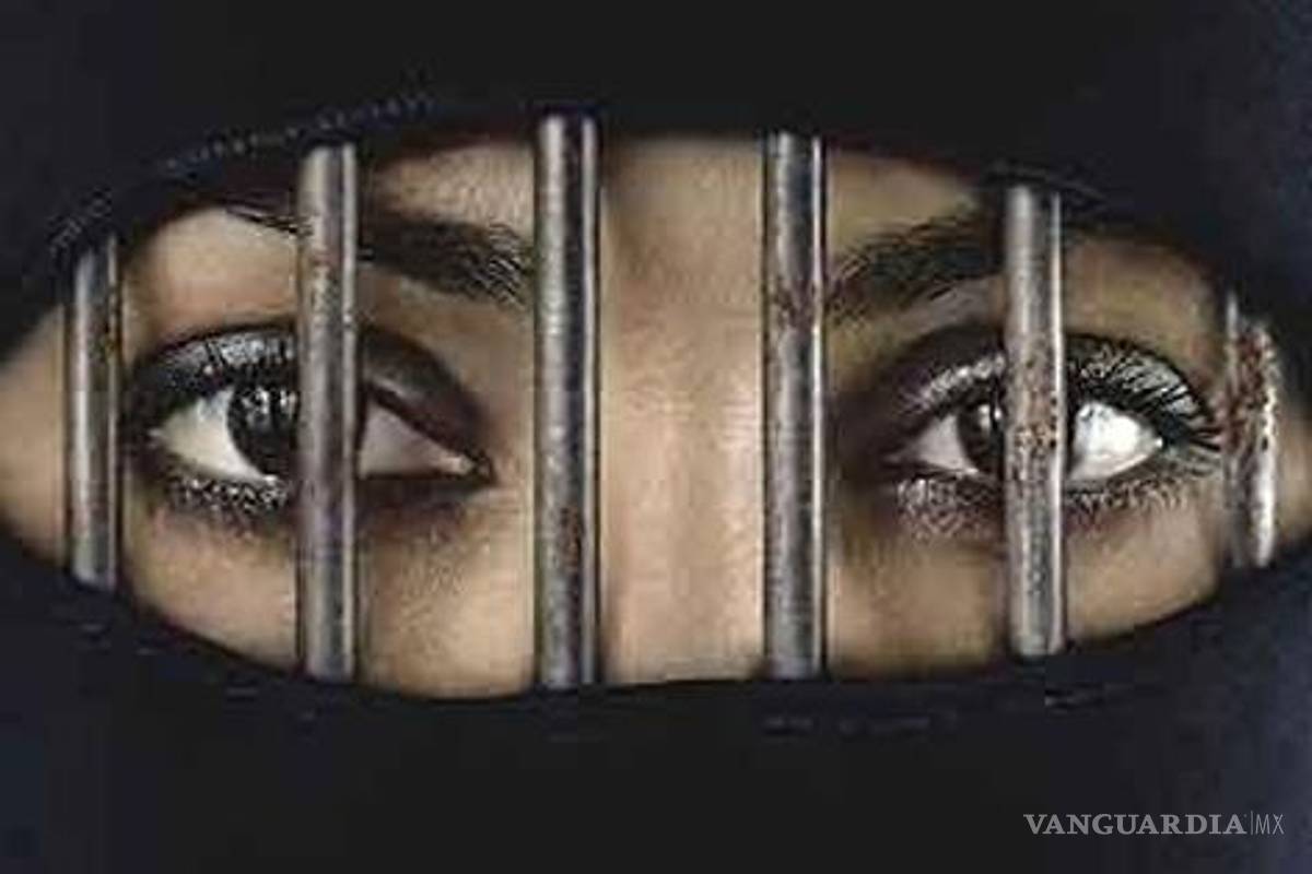 Condenan a muerte a joven en Túnez por protestar en topless