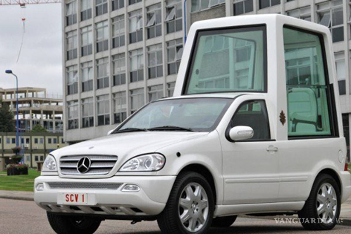 El "papamóvil" ya espera en Madrid la visita de Benedicto XVI