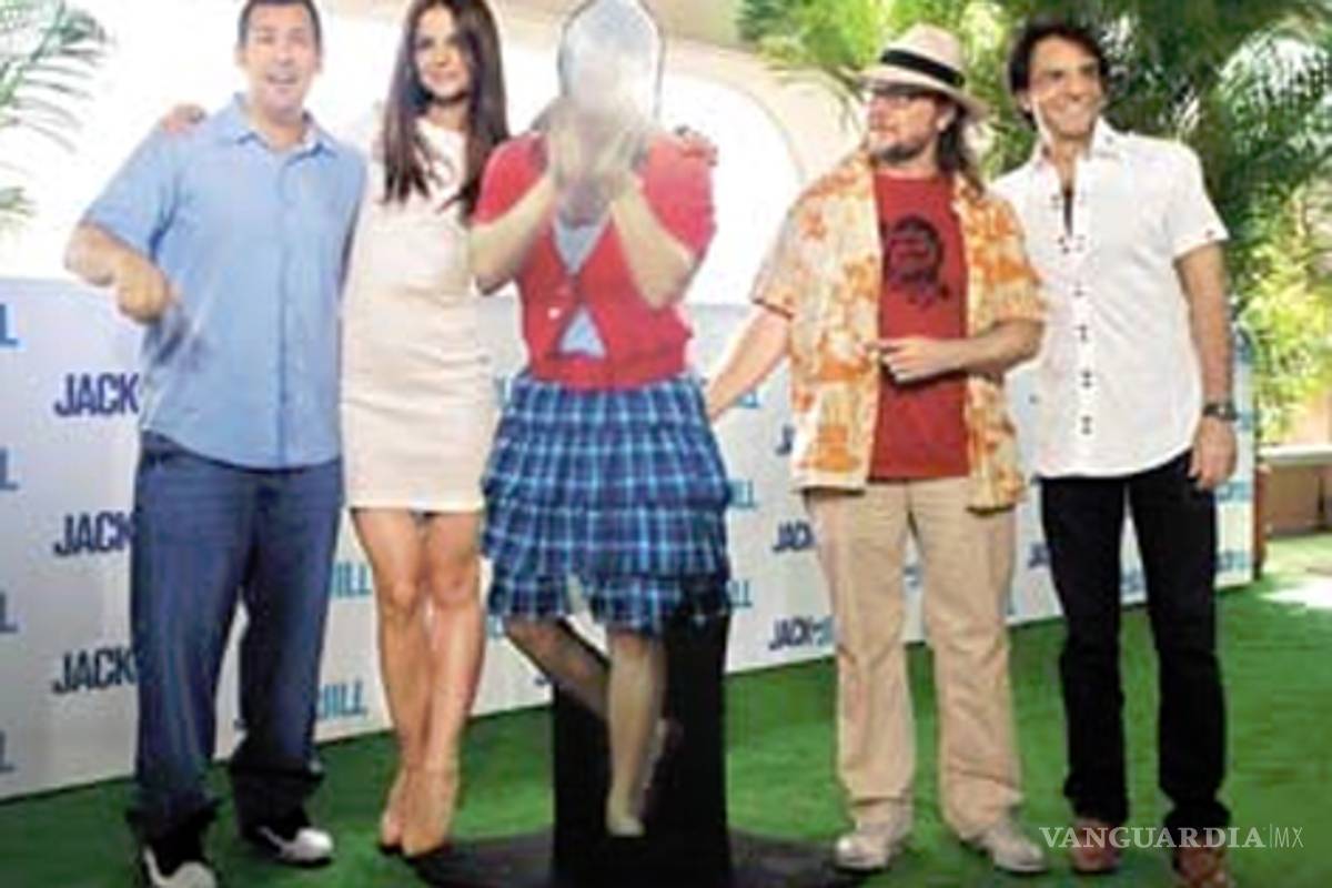 Derbez "roba" los vecinos a Sandler