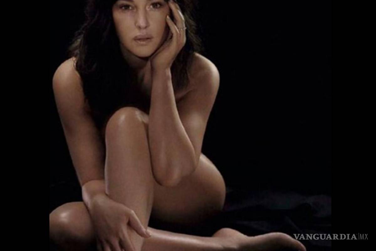 Monica Bellucci posa desnuda a los 47