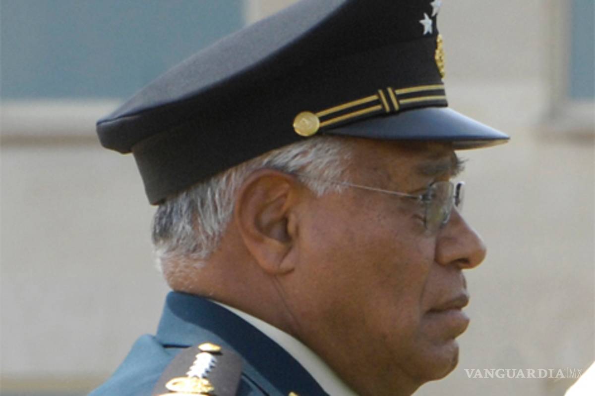 Aprobar la Ley de Seguridad Nacional, insiste el general Galván ante senadores