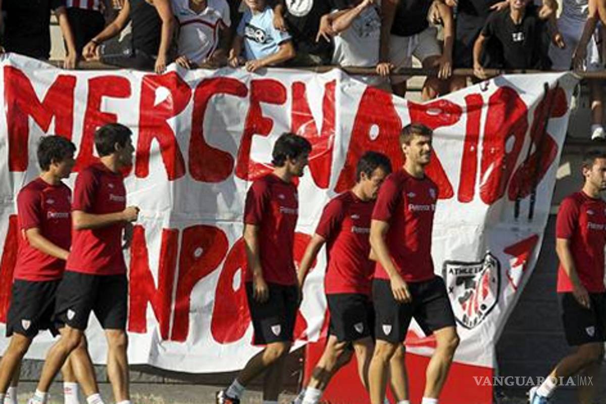 Llaman 'mercenarios' a Llorente y Martínez