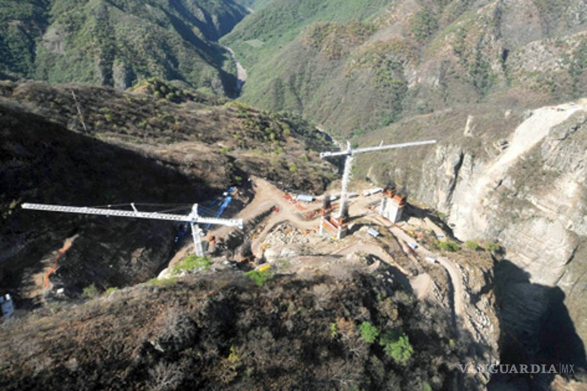 Calderón supervisa avance de puente Baluarte Sinaloa-Durango