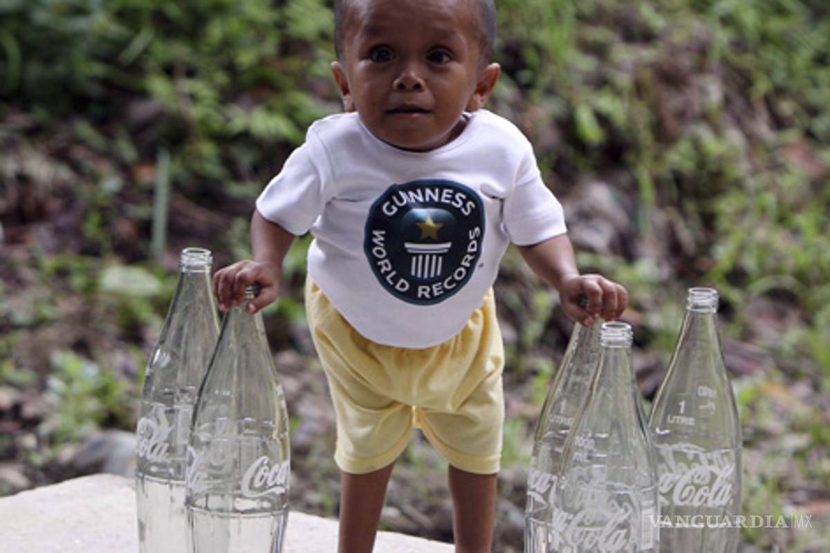 Un hombre de 55 cm es desde hoy el más pequeño del mundo