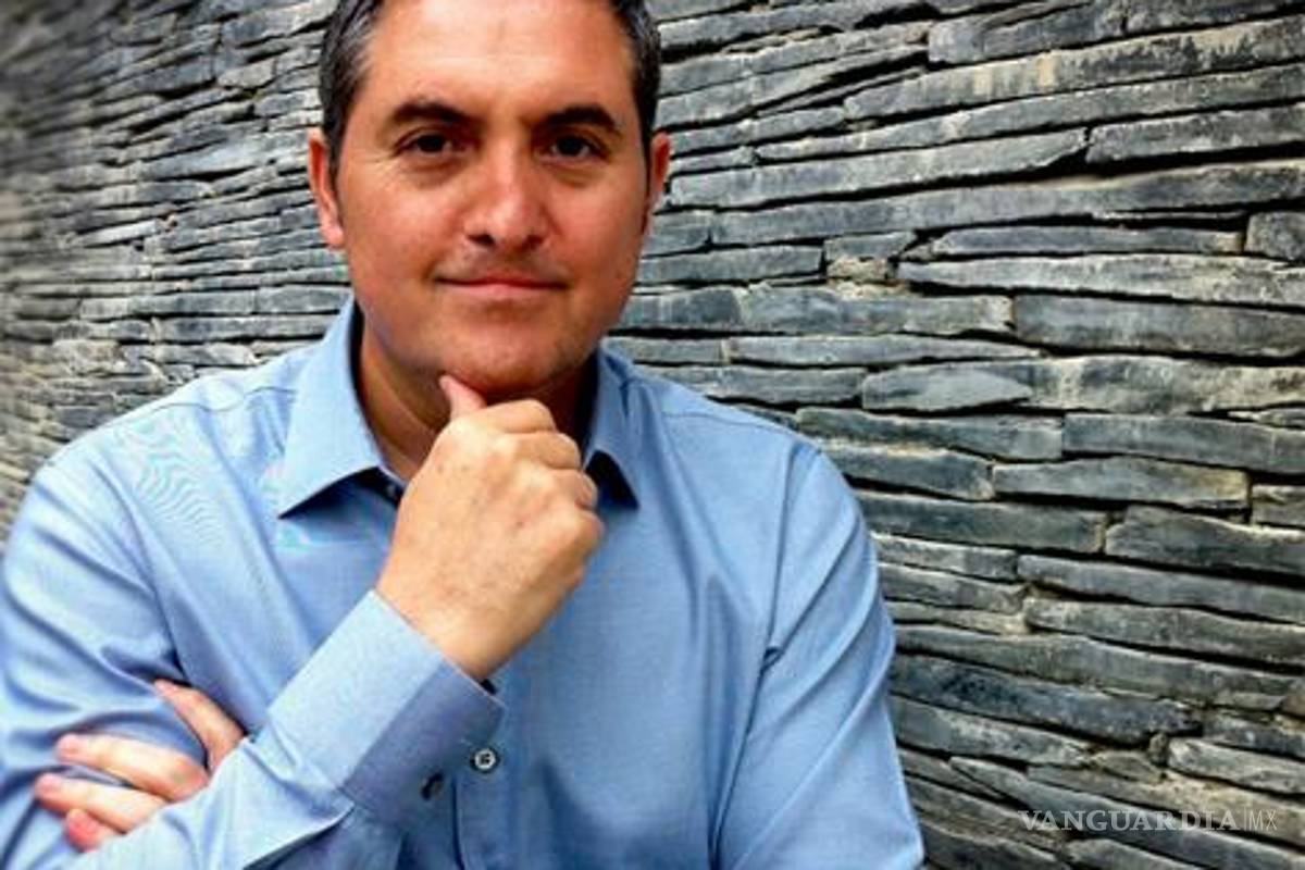 Eduardo Danilo Ruiz es condecorado con la Medalla "Diseñar para la Humanidad"