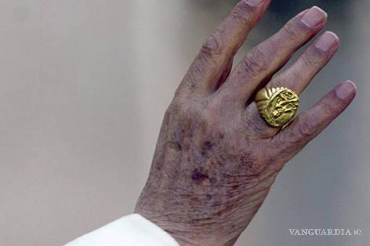 Anularán anillo de Benedicto XVI en vez de destruirlo