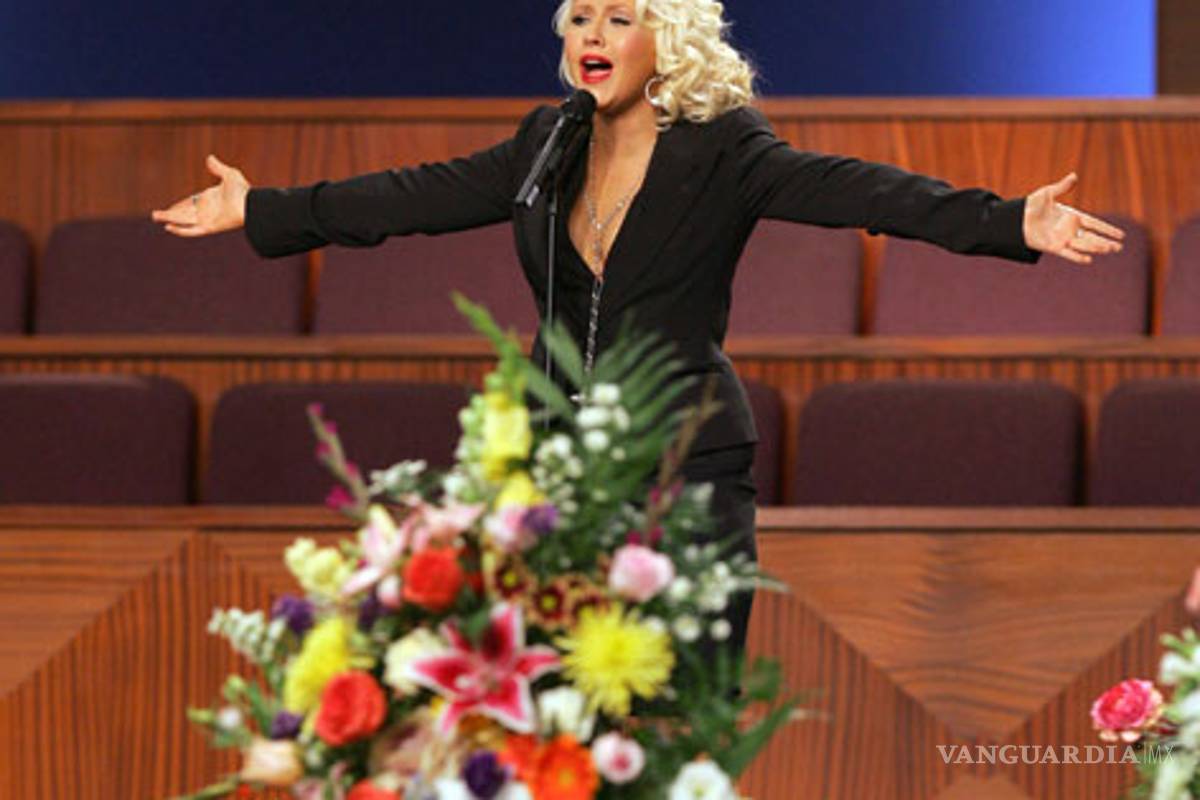 Aguilera y Wonder cantan en funeral de Etta James