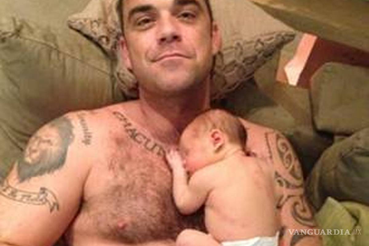 Robbie Williams presume a su hija en la red