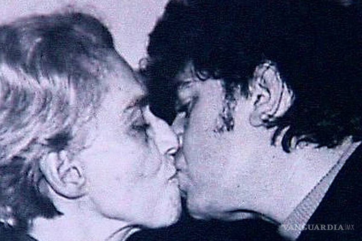 Almódovar también despide con carta a Chavela Vargas