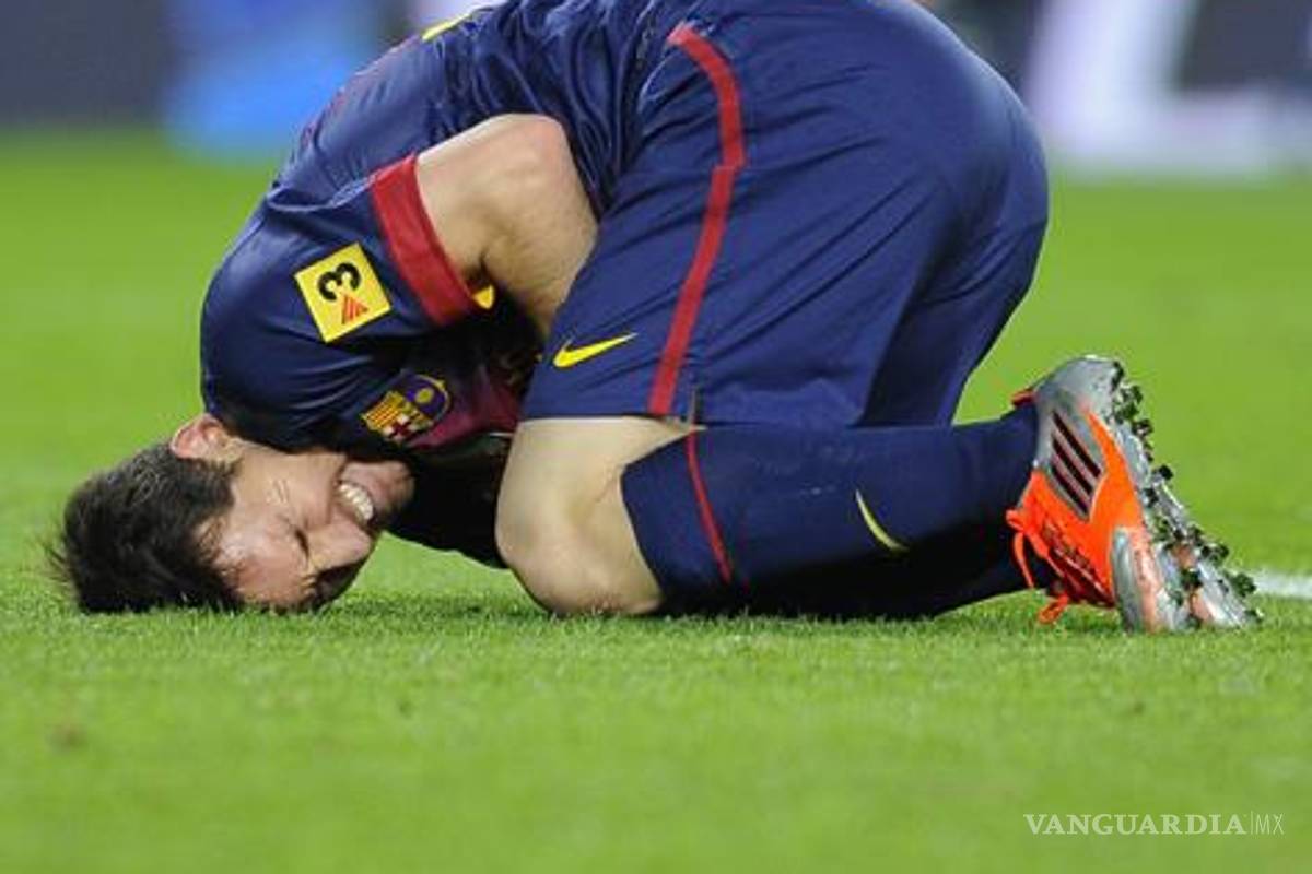 Messi da un susto y 'enmudece' el Camp Nou