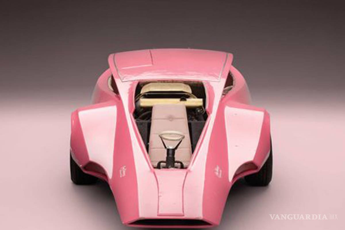 Subastan carro de la Pantera Rosa y a Chitty Chitty Bang Bang