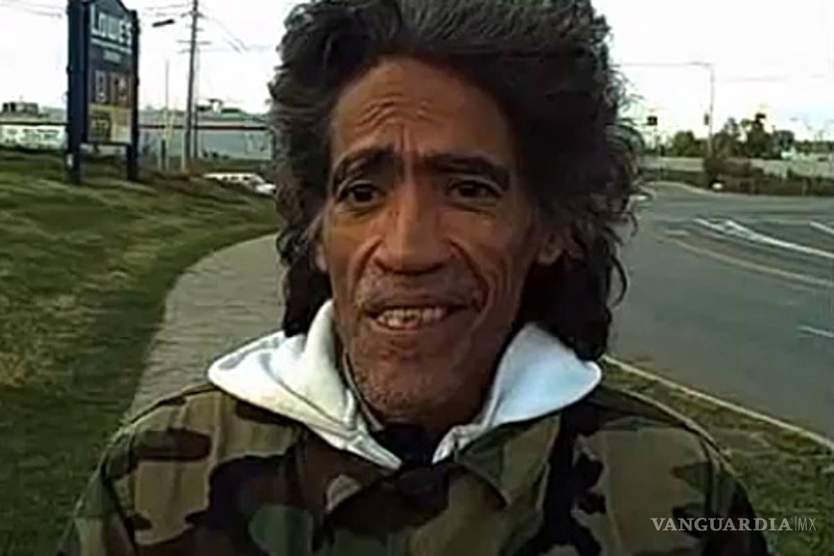 Vagabundo con voz de locutor es la nueva estrella de Youtube