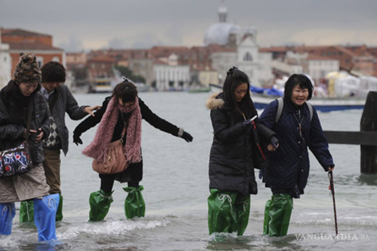 El &quot;agua alta&quot; de Venecia inunda la mitad de la ciudad