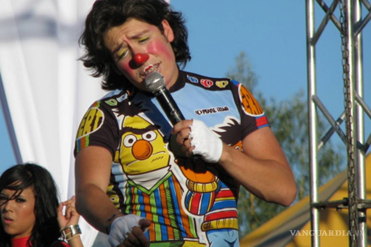 Acusan a payaso 'Costel' de embarazar a menor de edad