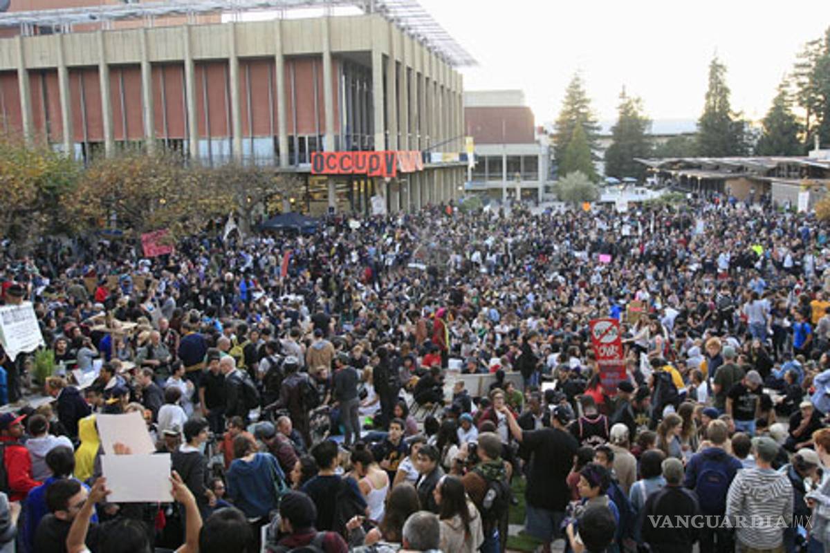 En la actualidad &quot;o se es indigno o indignado&quot;: Galeano