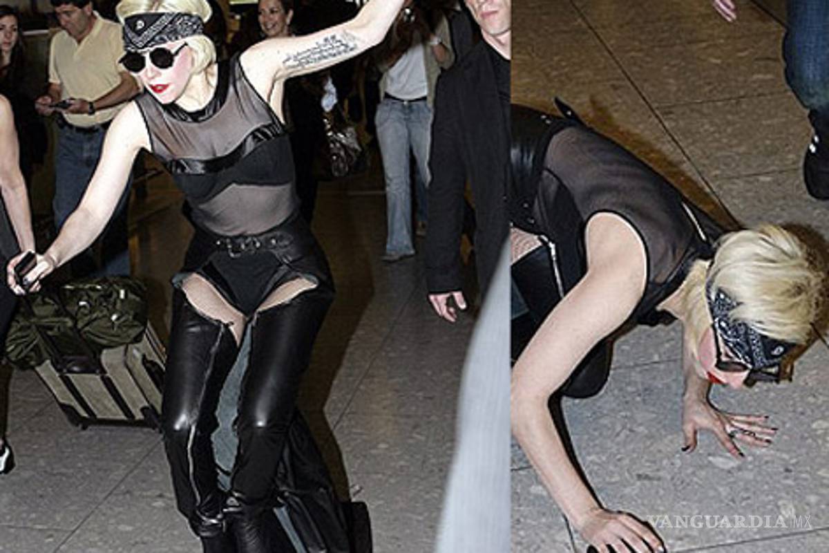 Lady Gaga `besa' el suelo al caer
