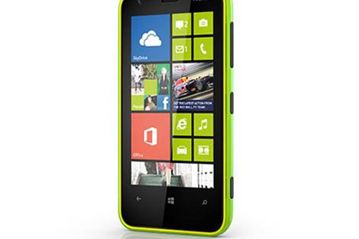 Nokia presenta un móvil Lumia más, el 620