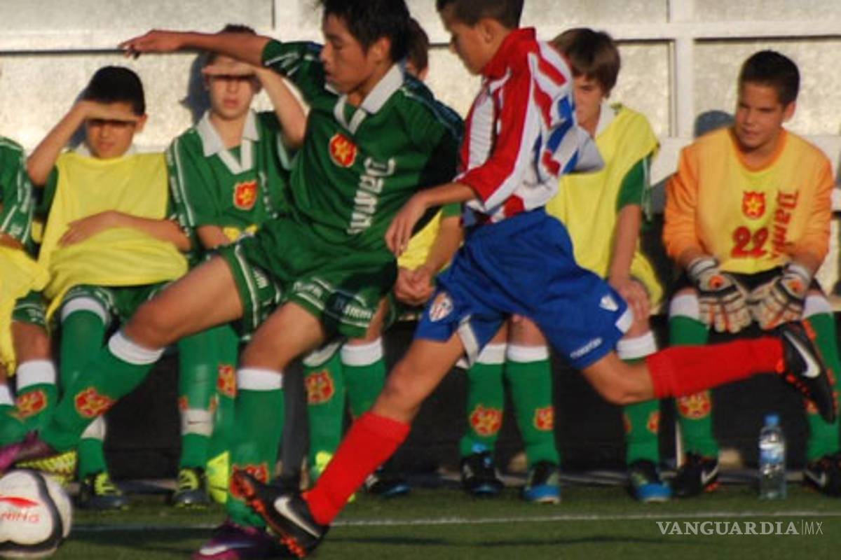 El futbol, nueva esperanza para los españoles ante crisis