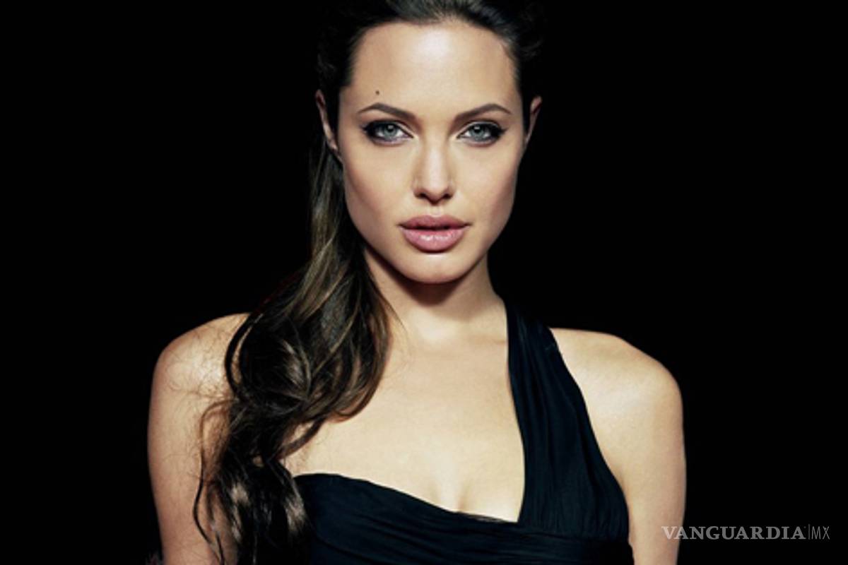 Dealer asegura que Angelina Jolie se drogaba