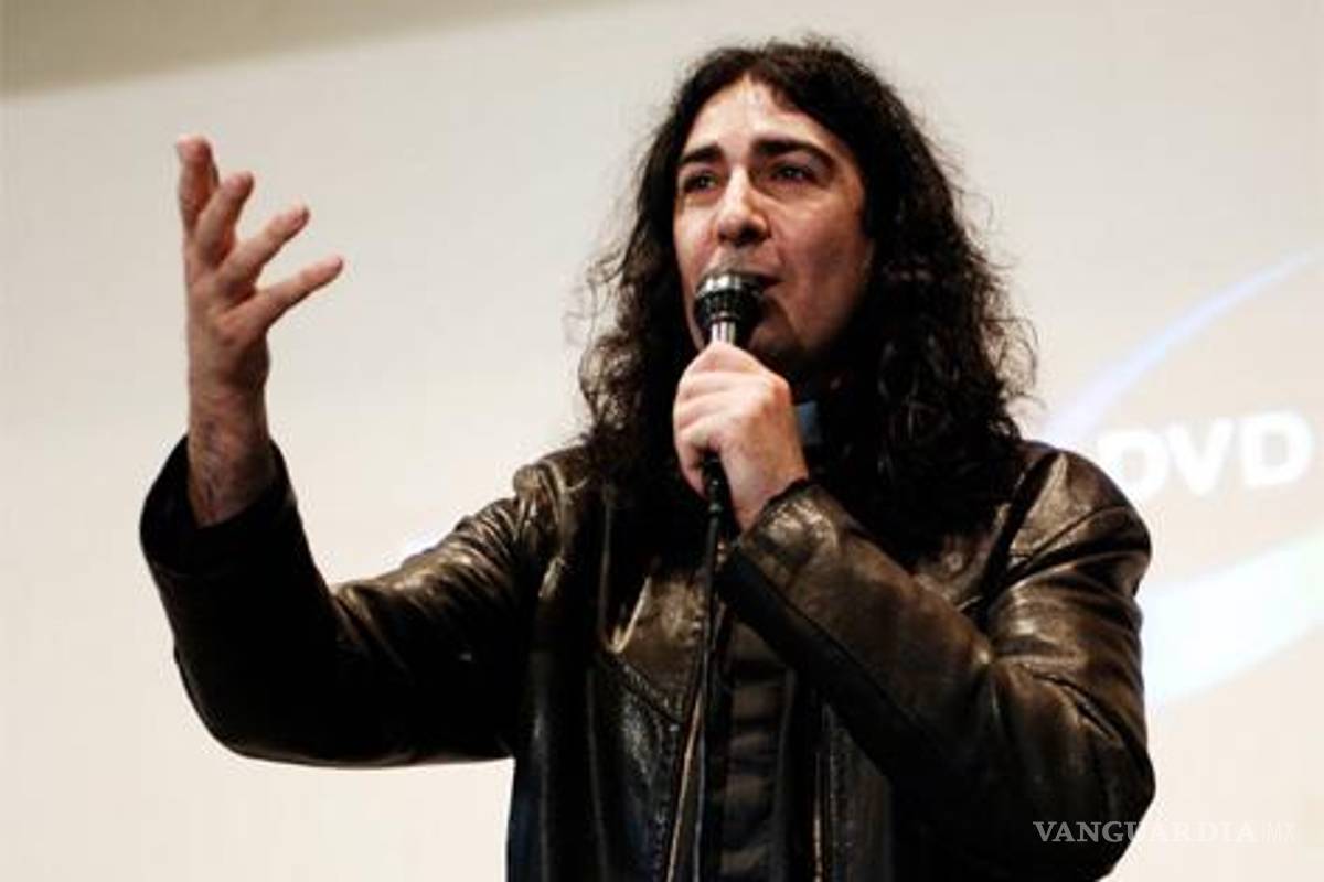 Conoce al Padre Jony, "el cura metalero"