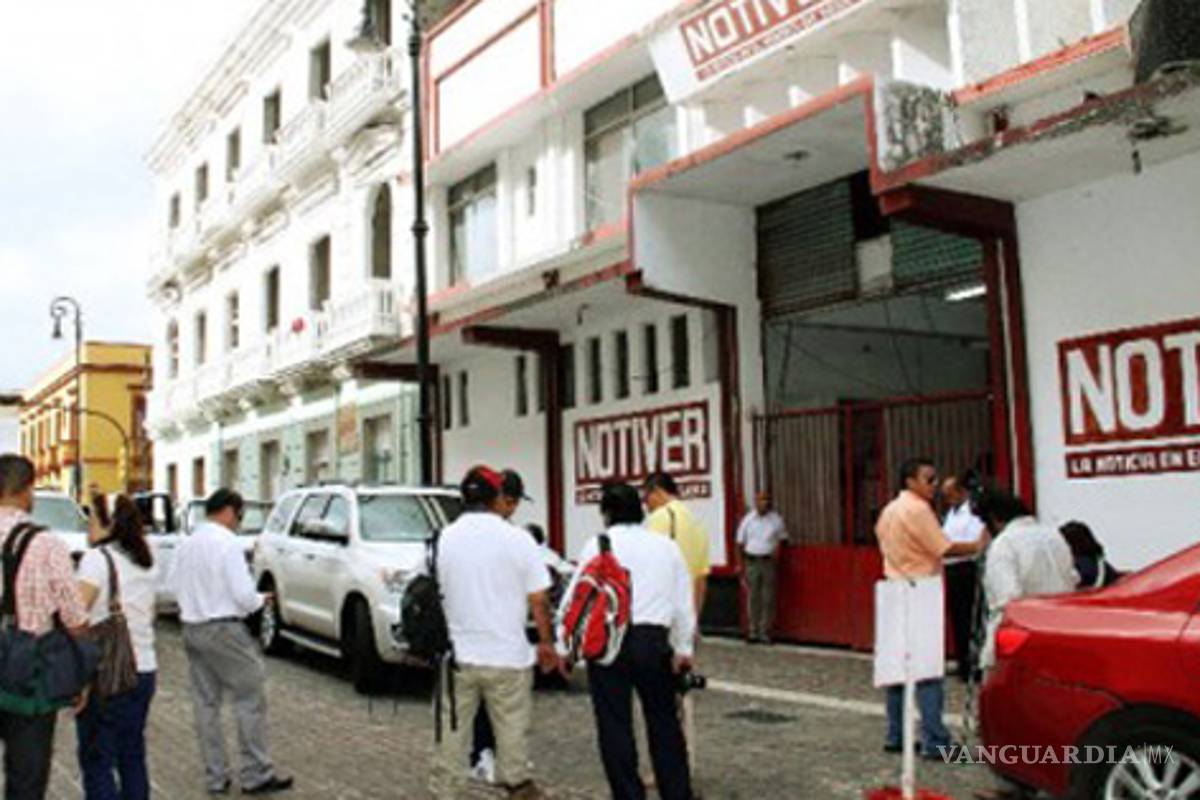 Cinco reporteros de Notiver se exilian de Veracruz