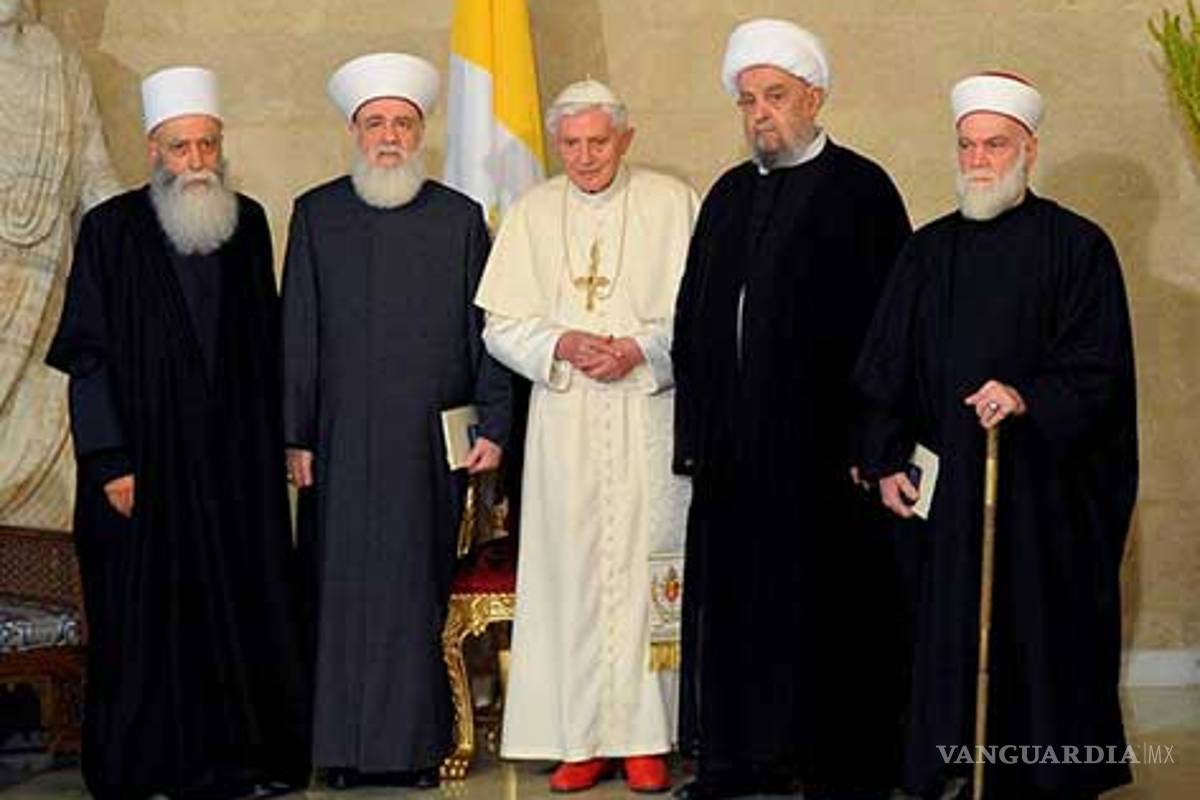 Llega el Papa al patriarcado maronita para un encuentro con jóvenes en Líbano