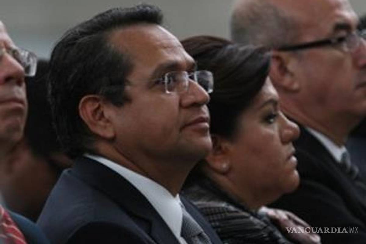 Juan Manuel Oliva pagó viaje religioso a su esposa con dinero del erario