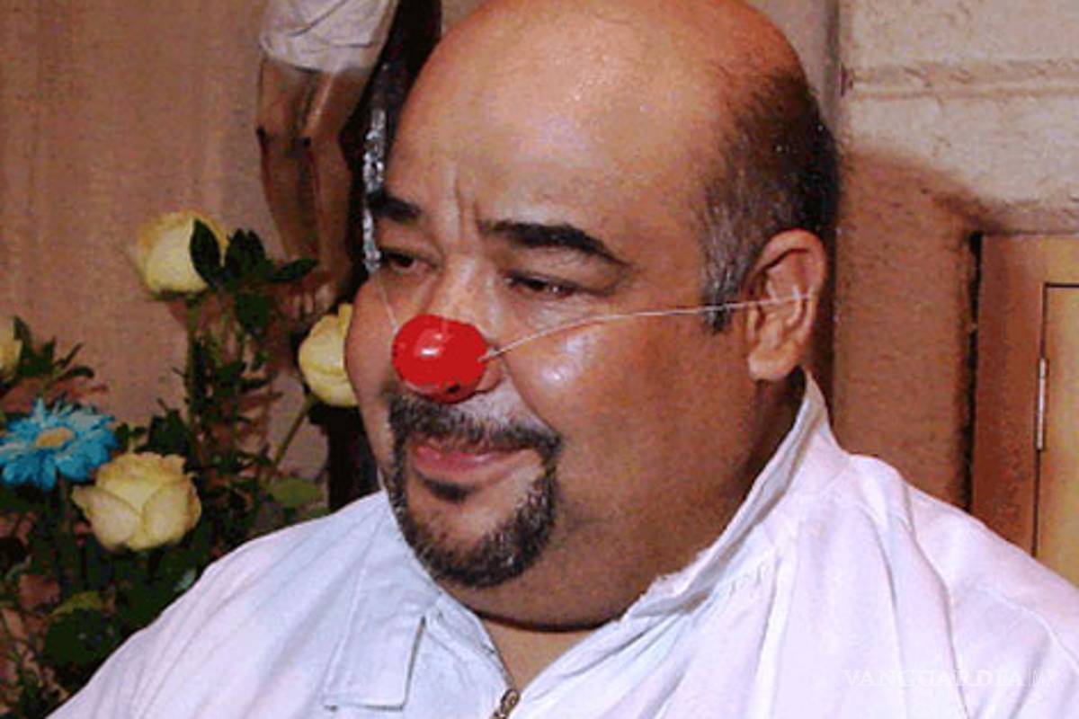 Alberto Meléndez, un sacerdote con nariz de payaso, lleva alegría al atribulado Ciudad Juárez