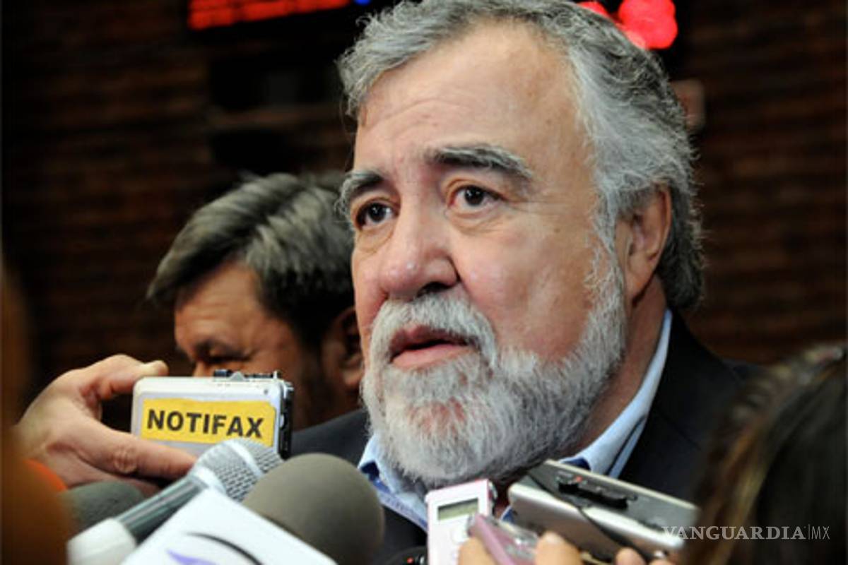 Encinas firma pacto a favor de diversidad sexual