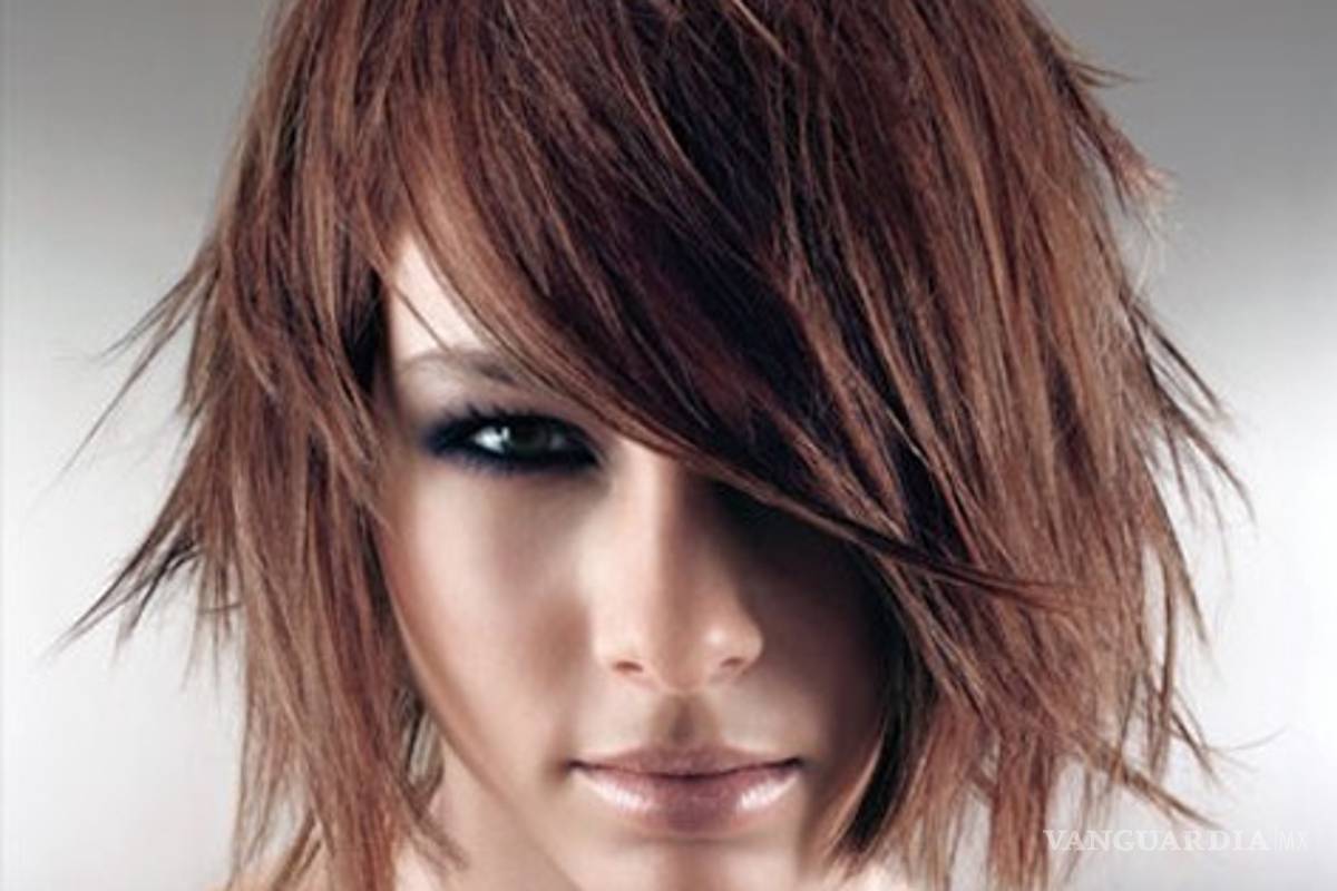 Descubren que corte de pelo "emo" provoca serios problemas de salud