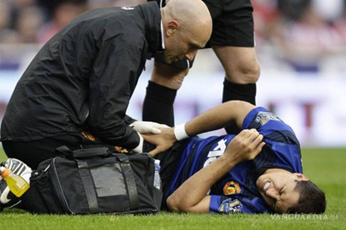 Descartan a Chicharito para Champions