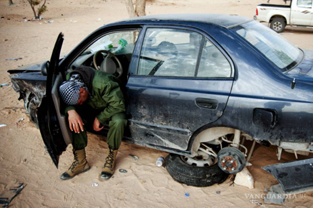 Atacan fuerzas de Gadafi el bastión rebelde en Bengazi