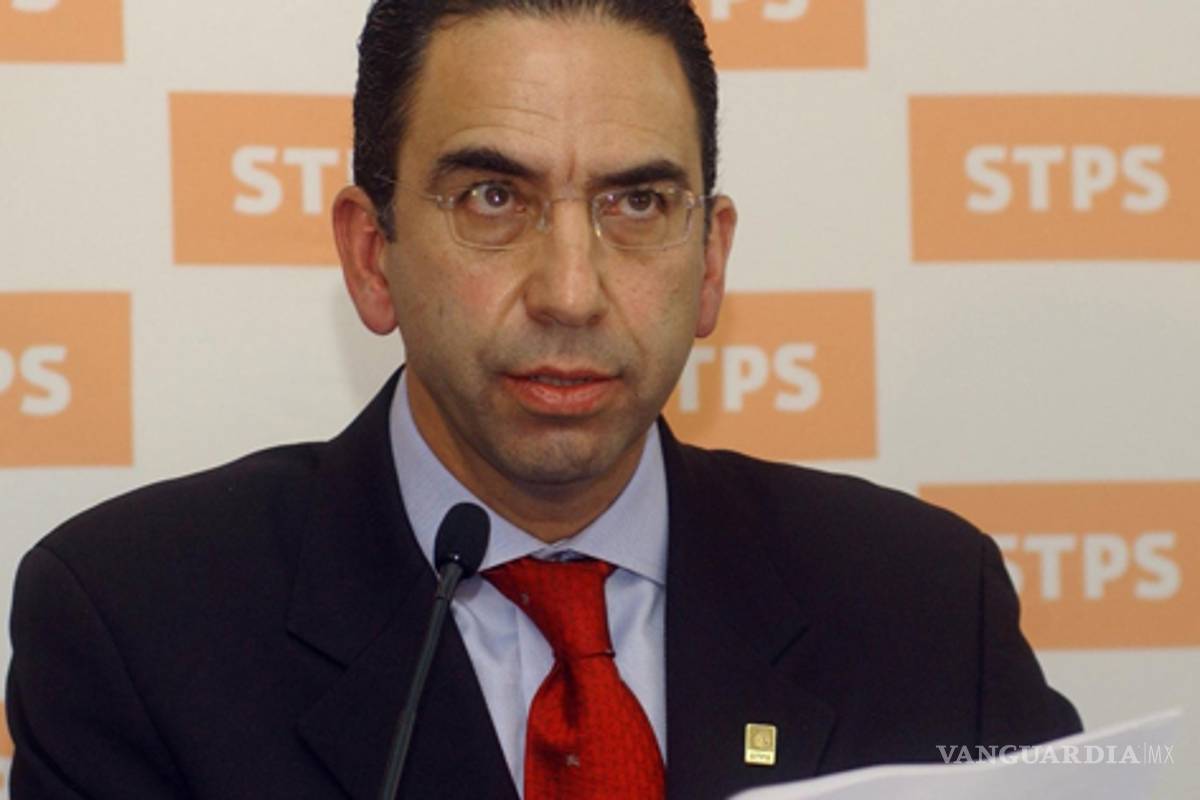 Con Calderón, sólo uno de cada 3 jóvenes halló empleo formal: STPS