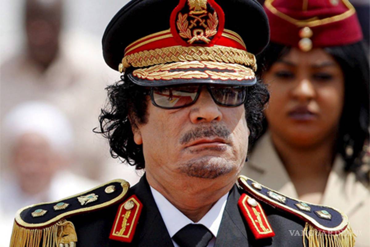 Acusan a Gadafi de abusar de sus 'amazonas'