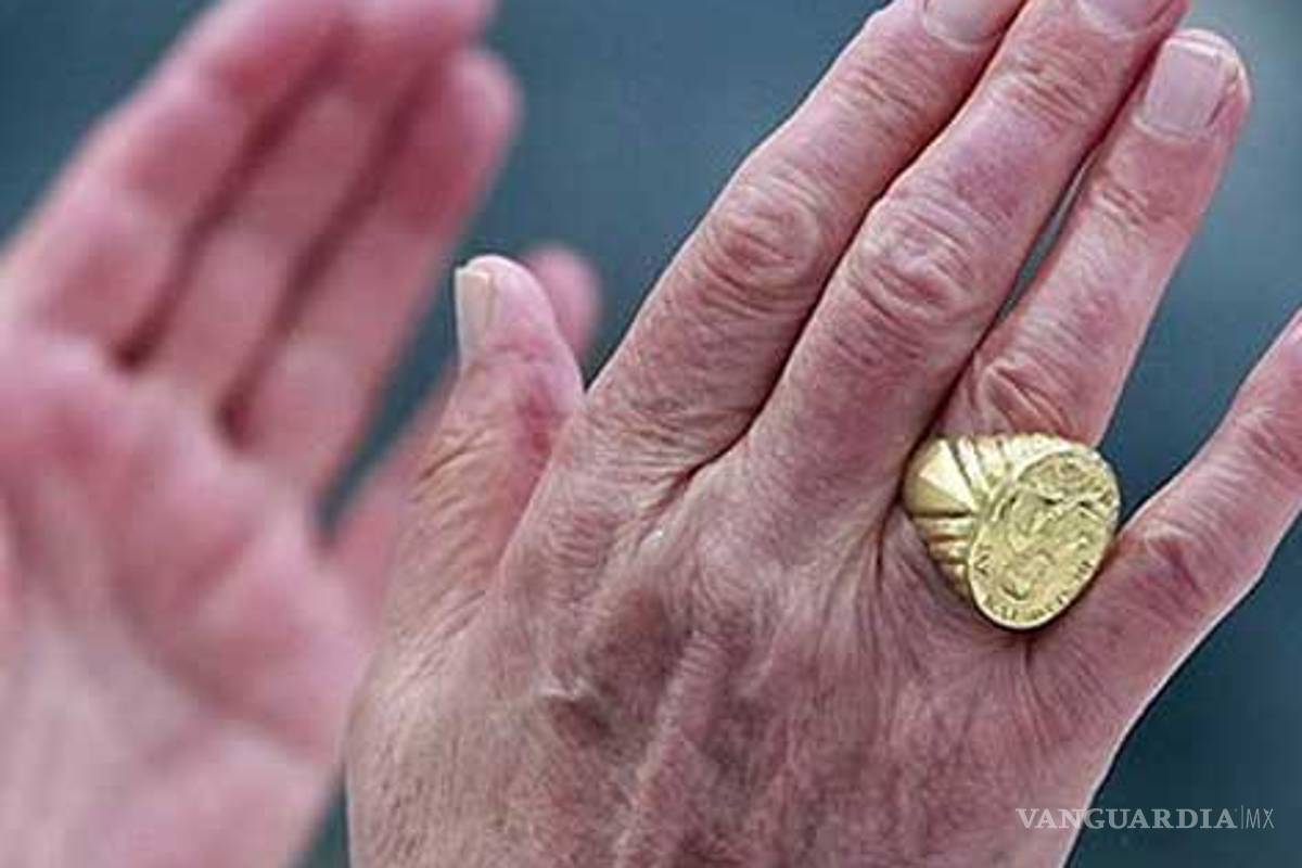 Anillo papal sería destruido tras renuncia de Benedicto XVI
