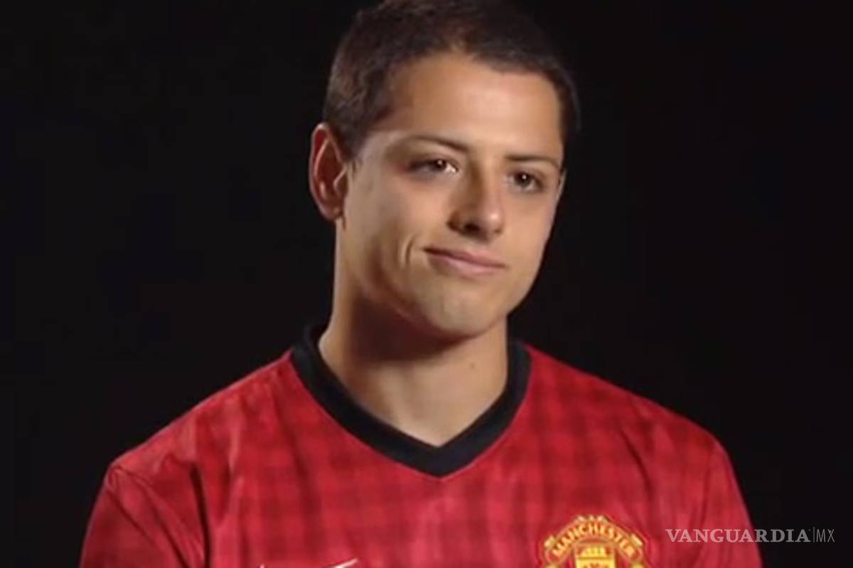 Chicharito modela la nueva playera del United