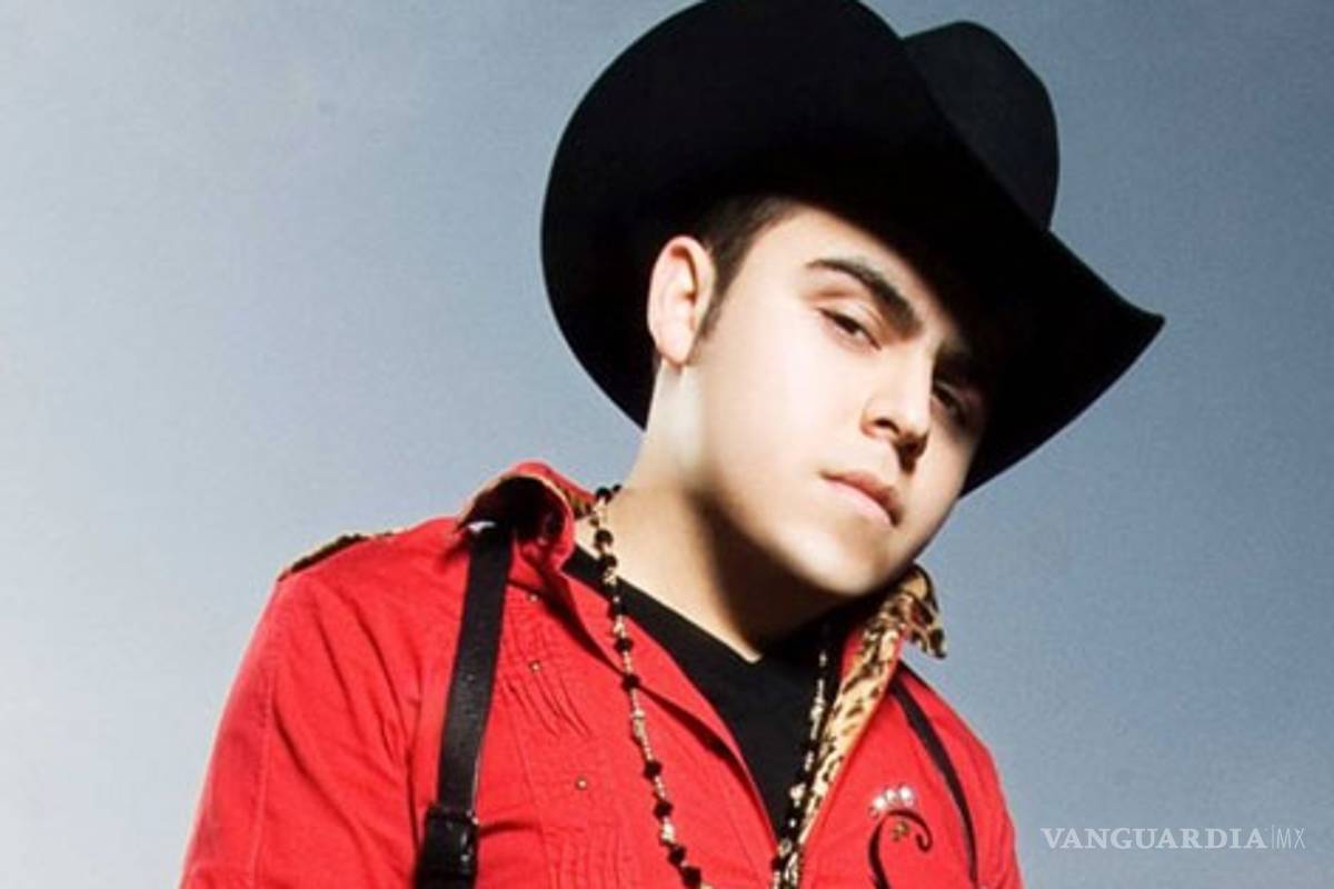 Cantante de narcocorridos Gerardo Ortiz sufre atentado en Colima