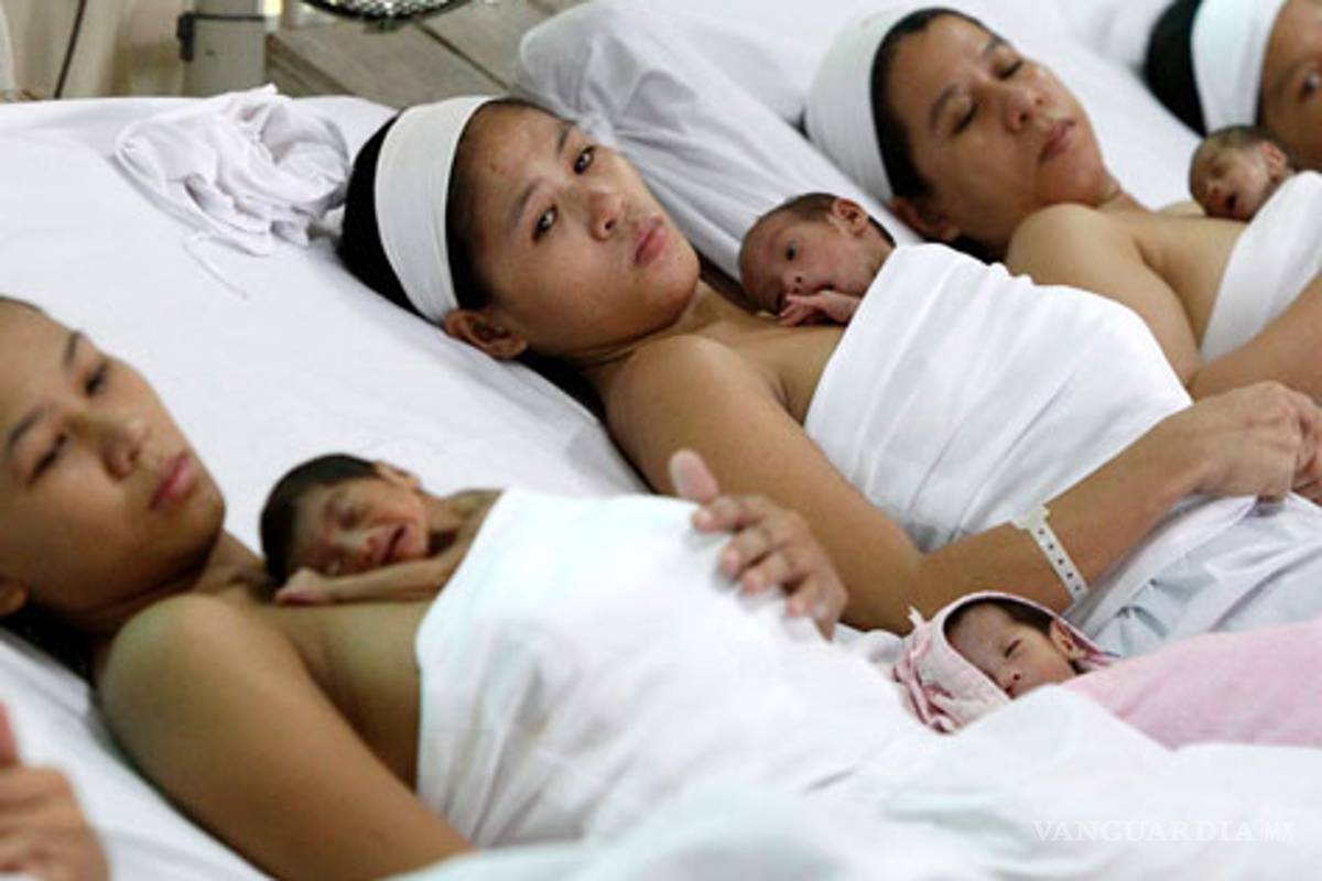 Mujeres filipinas viajan al extranjero para vender a sus bebés