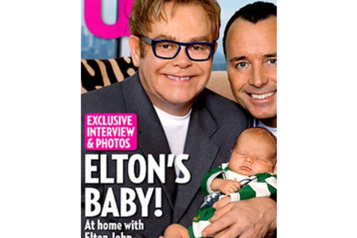 Elton John muestra a su bebé